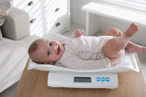 Funciones y características de una báscula pesa bebé